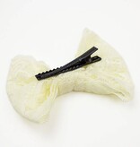 Baby haarspeldje met grote kanten strik (ivoor)