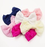 Baby haarspeldje met grote kanten strik (lichtroze)