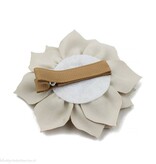 Haarspeldje lotus bloem met strass (zand)