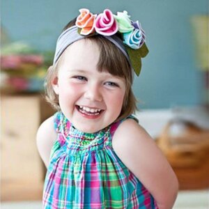 Baby stoffen haarband met gekleurde bloemen