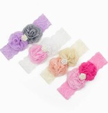 Baby haarbandje kanten bloemen en parel applicatie (wit/lichtroze)