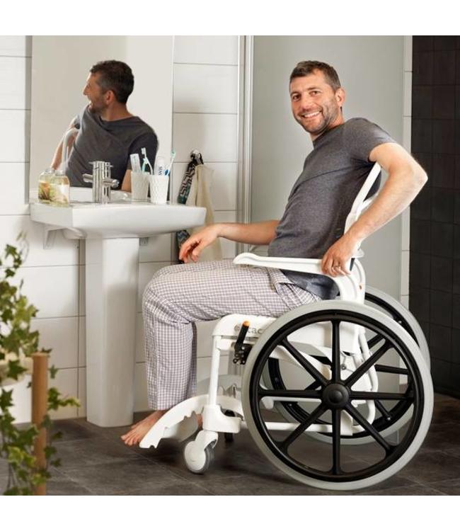 Etac Clean toilet- en doucherolstoel 24inch