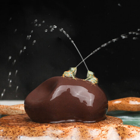 Steinskulptur, zwei Frösche TEA PET