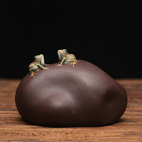 Steinskulptur, zwei Frösche TEA PET