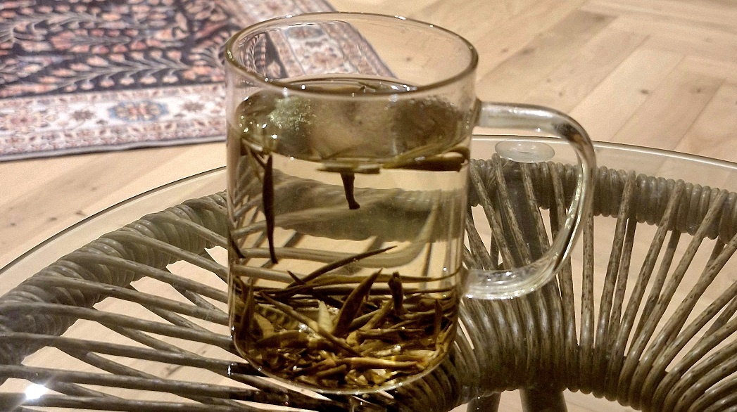 White Silver Needle Jasmijn - De Kunst van een Delicate Witte Thee ☕ White Silver Needle Jasmijn - De Kunst van een Delicate Witte Thee ☕