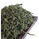 Thé vert Huangshan Mao Feng Roulé à la Main - Prestige Artisanal Thé vert Huangshan Mao Feng Roulé à la Main - Prestige Artisanal