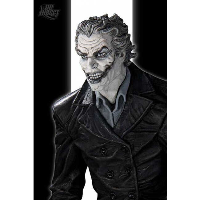 Batman Black & White Joker Statue Lee Bermejo 2nd Edition