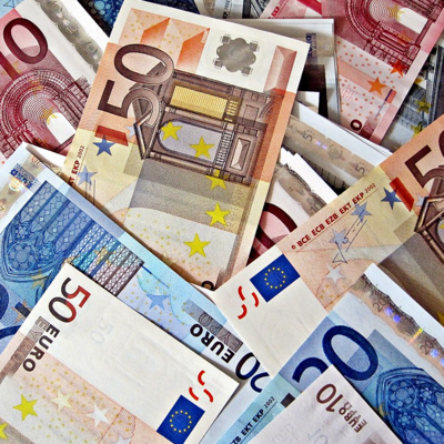 € 10,00 > < € 24,99