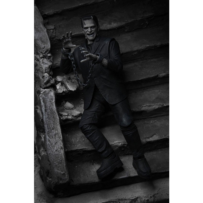 Universal Monsters Action Figure Ultimate Frankenstein's Monster (Black & White) 18 cm