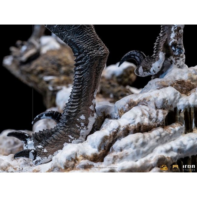 Jurassic World Dominion Deluxe Art Scale Statue 1/10 Blue and Beta 20 cm