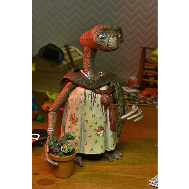 E.T. the Extra-Terrestrial: 40th Anniversary - Ultimate Dress-Up E.T. 7 inch Action Figure