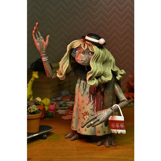 E.T. the Extra-Terrestrial: 40th Anniversary - Ultimate Dress-Up E.T. 7 inch Action Figure