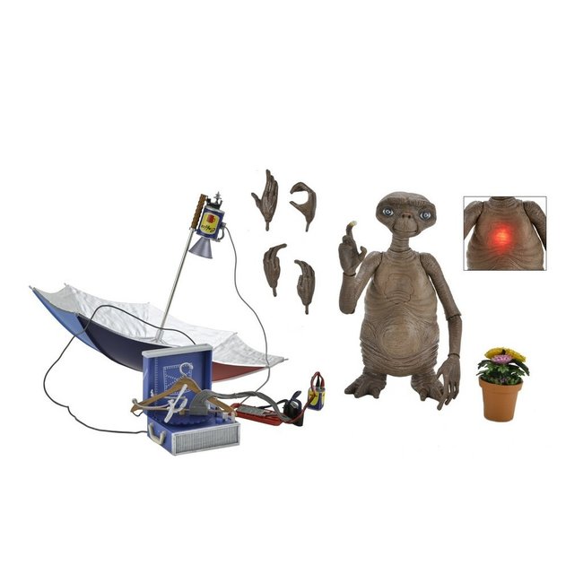 NECA  E.T. the Extra-Terrestrial: 40th Anniversary - Ultimate Deluxe E.T. with LED Chest 7 inch Figure