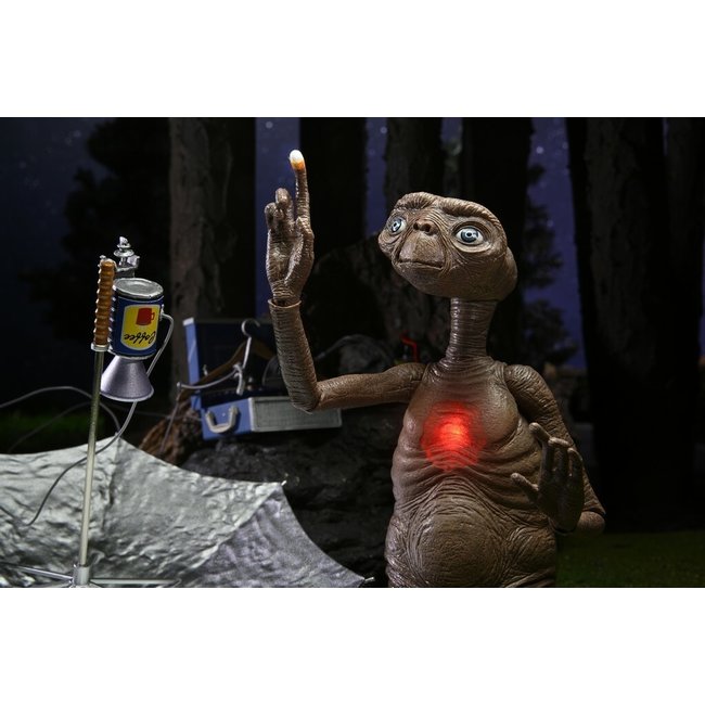 E.T. the Extra-Terrestrial: 40th Anniversary - Ultimate Deluxe E.T. with LED Chest 7 inch Figure