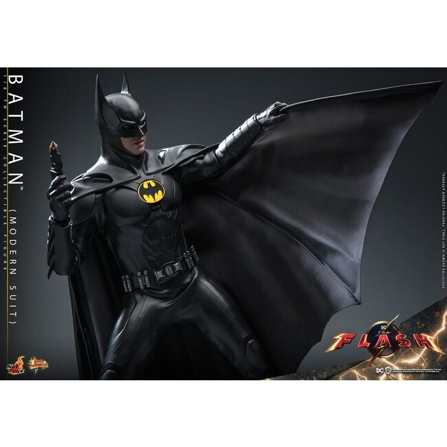 Die Flash Movie Masterpiece Actionfigur 1/6 Batman (Modern Suit) 30 cm