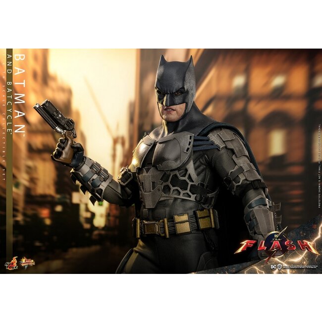 Die Flash Movie Masterpiece Actionfigur 1/6 Batman (Ben Affleck) und Batcycle 33 cm