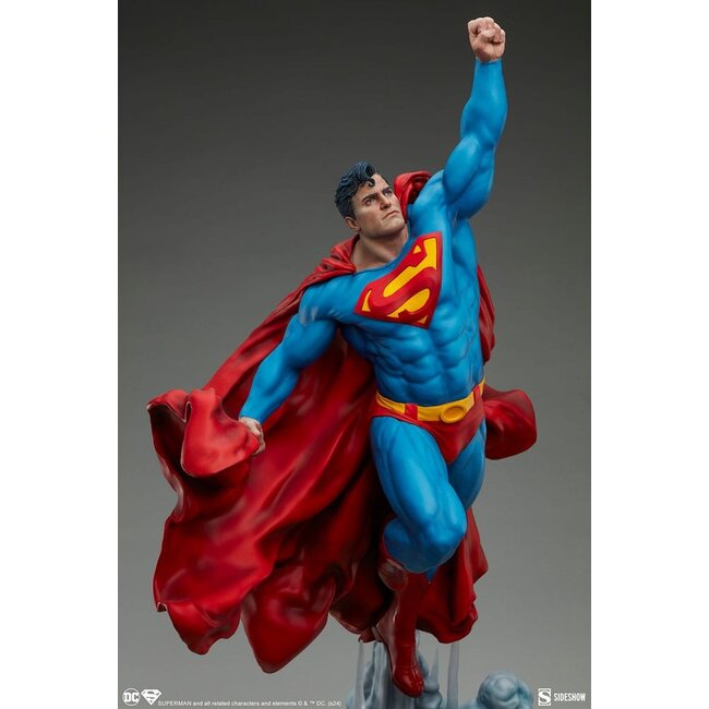 DC Comics Premium Format Statue Superman 84 cm
