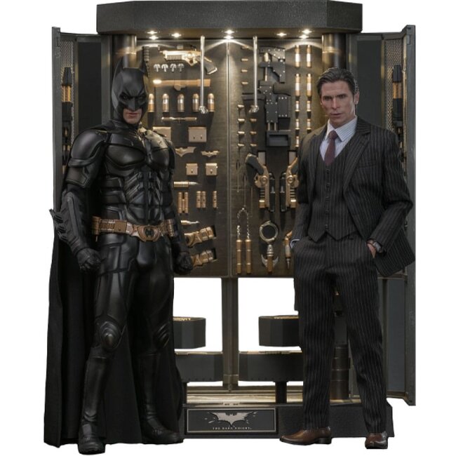 The Dark Knight Movie Masterpiece Action Figures & Diorama 1/6 Batman Armory with Bruce Wayne (2.0) 30 cm