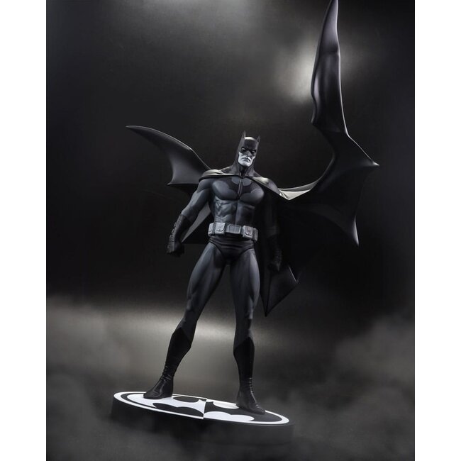 DC Direct Resin Statue Batman Black & White Batman (by Jorge Jimenez) 27 cm