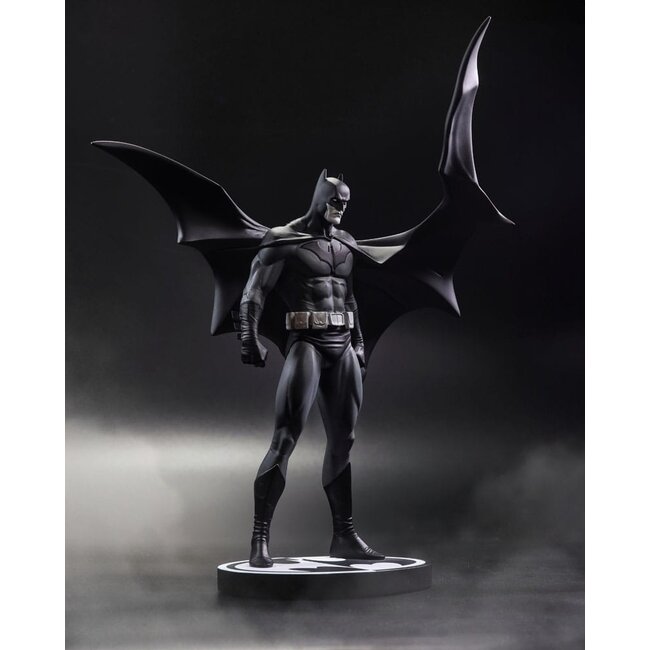 DC Direct  Statue Batman Black & White Batman (by Jorge Jimenez) 27 cm