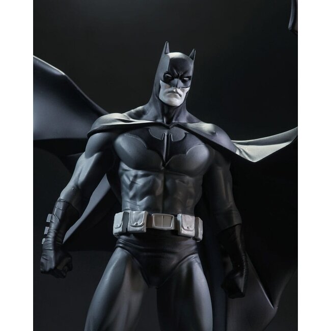 DC Direct Resin Statue Batman Black & White Batman (von Jorge Jimenez) 27 cm