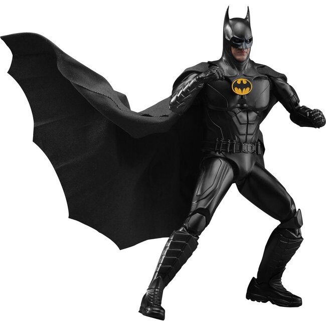 Beast Kingdom Toys Aus "The Flash"-Reihe kommt diese detailreiche Actionfigur von Batman im Maßstab 1/9. Sie stammt aus der beliebten Serie "Modern Suit". Sie ist 24 cm groß und kommt mit einer 24-cm-Darstellung.