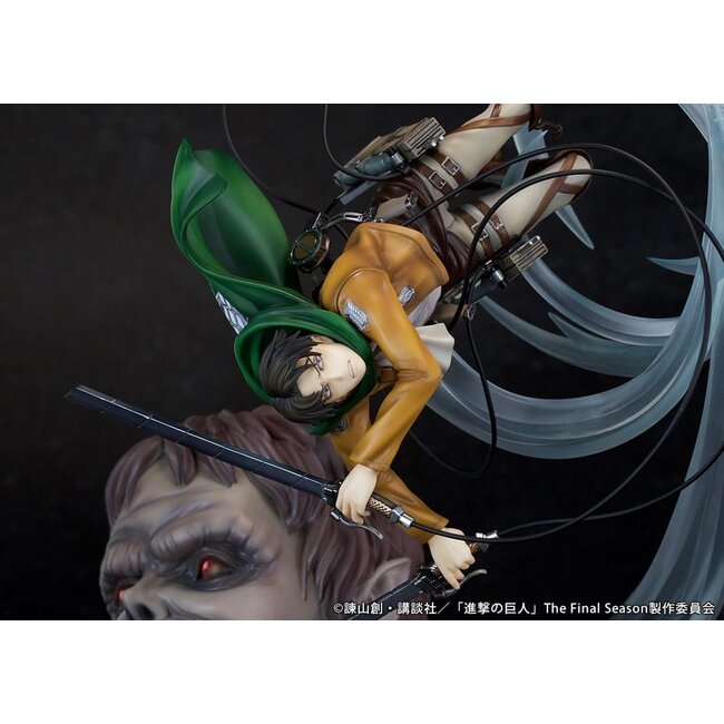 Attack on Titan PVC Statue 1/7 Levi vs Beast Titan Ver. 28 cm