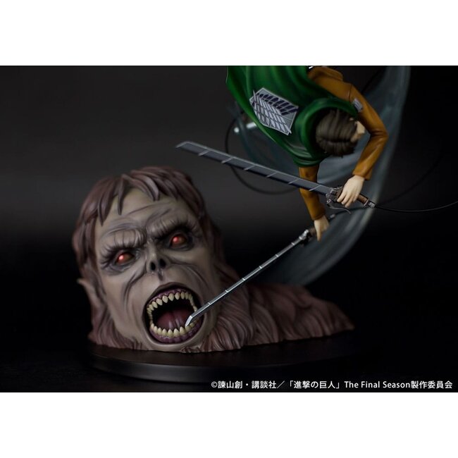 Attack on Titan PVC Statue 1/7 Levi vs Beast Titan Ver. 28 cm