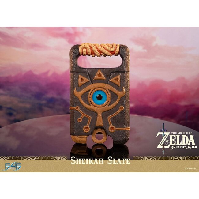 The Legend of Zelda: Breath of the Wild - Lebensgroße Statue 1/1 Sheikah Slate 24 cm