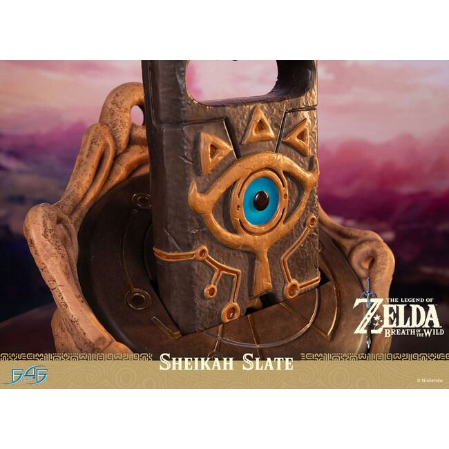 The Legend of Zelda: Breath of the Wild Life Size Statue 1/1 Sheikah Slate 24 cm