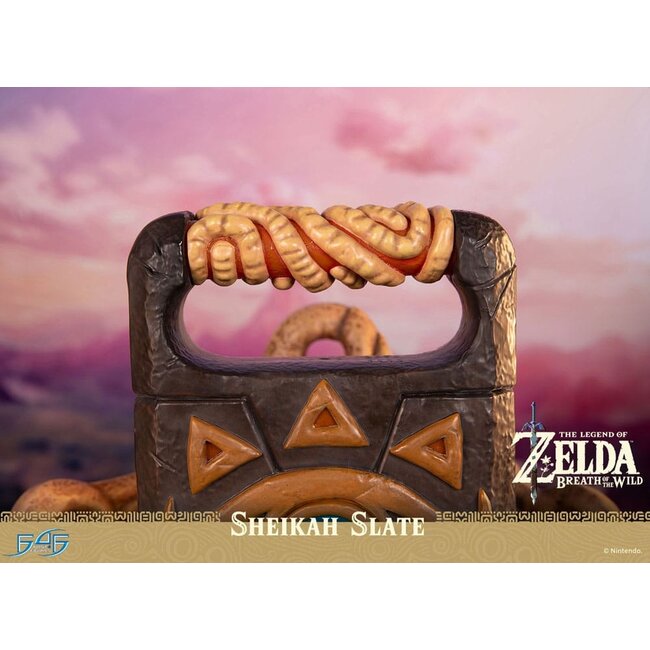 The Legend of Zelda: Breath of the Wild - Lebensgroße Statue 1/1 Sheikah Slate 24 cm