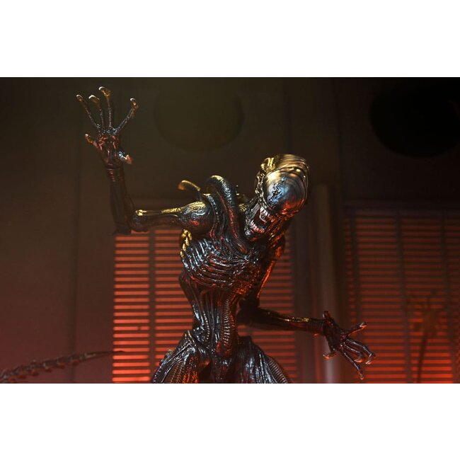 Alien: Romulus Ultimate Action Figure Scorched Xenomorph 23 cm