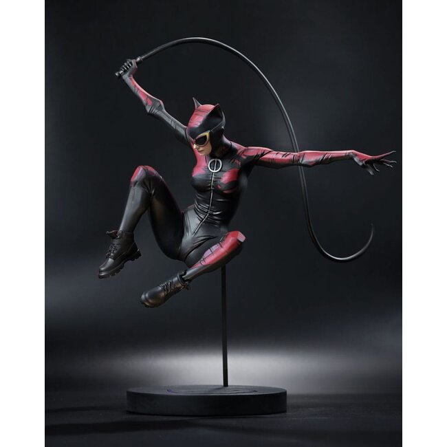 DC Designer Series Statue 1/6 Catwoman by Jock 33 cm