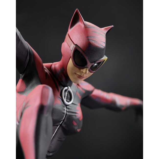 DC Designer Series Statue 1/6 Catwoman by Jock 33 cm