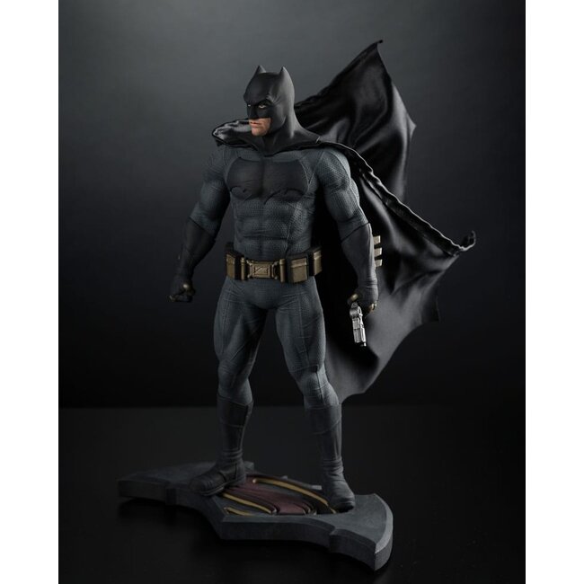 Batman v Superman: Dawn of Justice Statue 1/6 Batman 32 cm