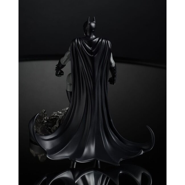 DC Direct Statue 1/10 Batman von Bjorn Barends (Schwarz Weiß) 18 cm