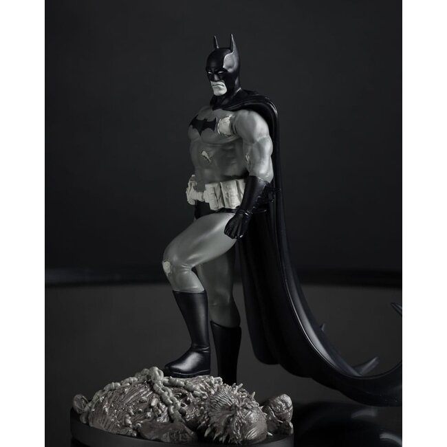 DC Direct Statue 1/10 Batman von Bjorn Barends (Schwarz Weiß) 18 cm