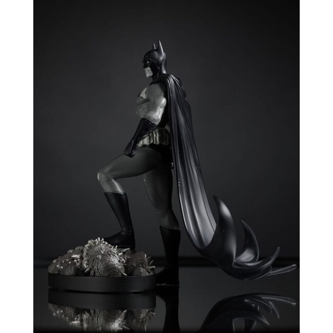 DC Direct Statue 1/10 Batman von Bjorn Barends (Schwarz Weiß) 18 cm