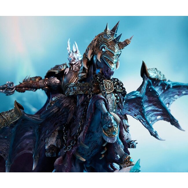 World of Warcraft Statue The Lich King & Invincible 68 cm