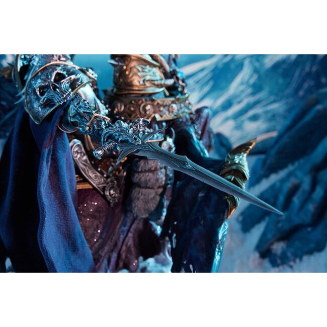 World of Warcraft Statue The Lich King & Invincible 68 cm