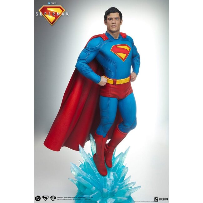 Superman (2025) Premium Format Statue Superman 61 cm