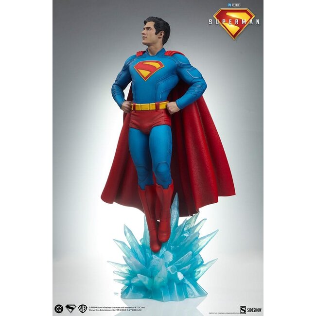 Superman (2025) Premium Format Statue Superman 61 cm
