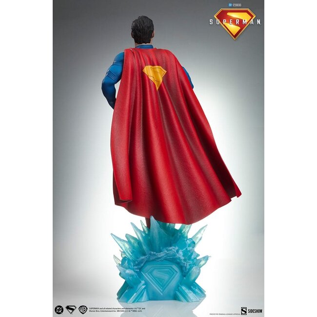 Superman (2025) Premium Format Statue Superman 61 cm