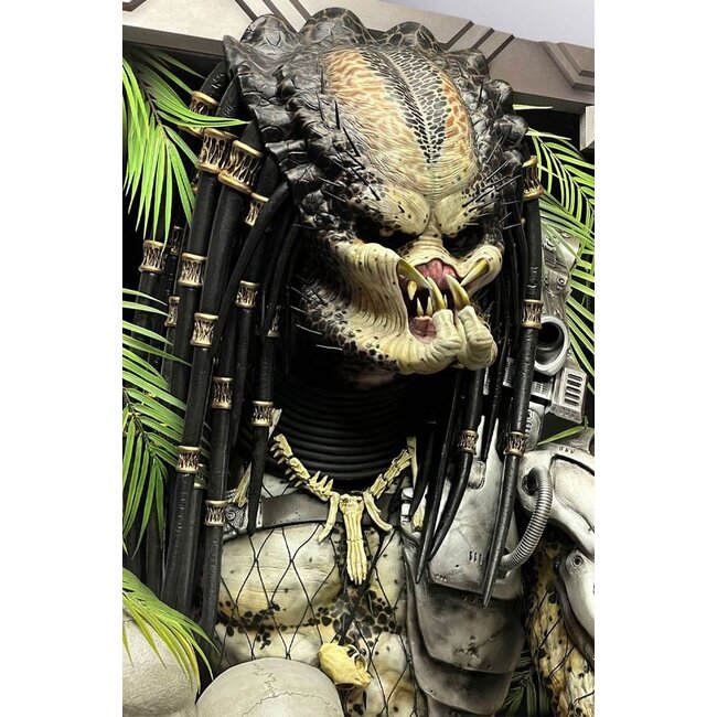 Predator Lebensgroße Wandskulptur Predator 45 x 81 x 94 cm