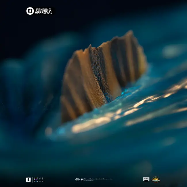 Jurassic World Icons Statue Spinosaurus 18 cm