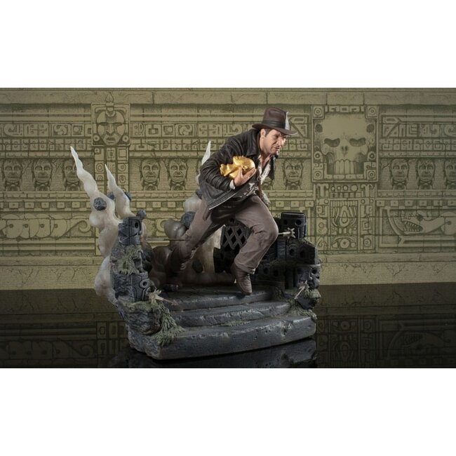Indiana Jones: Raiders of the Lost Ark Deluxe Gallery PVC Statue Escape with Idol 25 cm