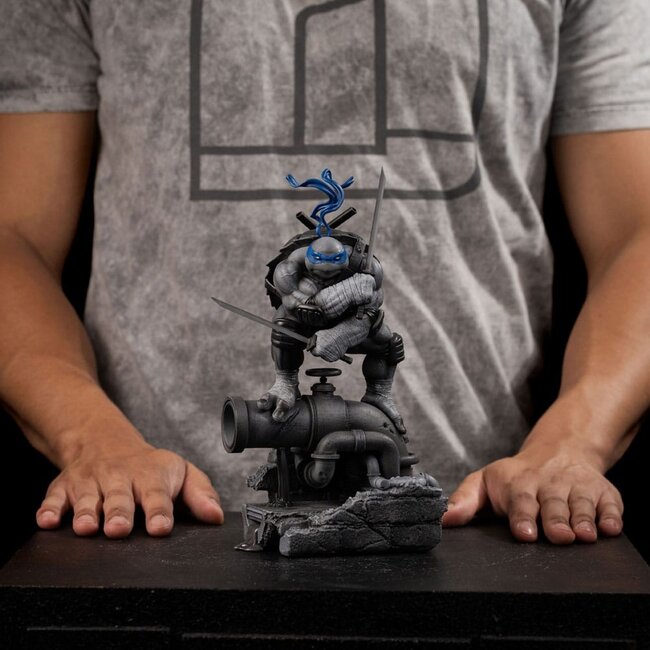 Teenage Mutant Ninja Turtles Art Scale Statue 1/10 Leonardo Schwarz-Weiß-Variante 26 cm Exklusiv