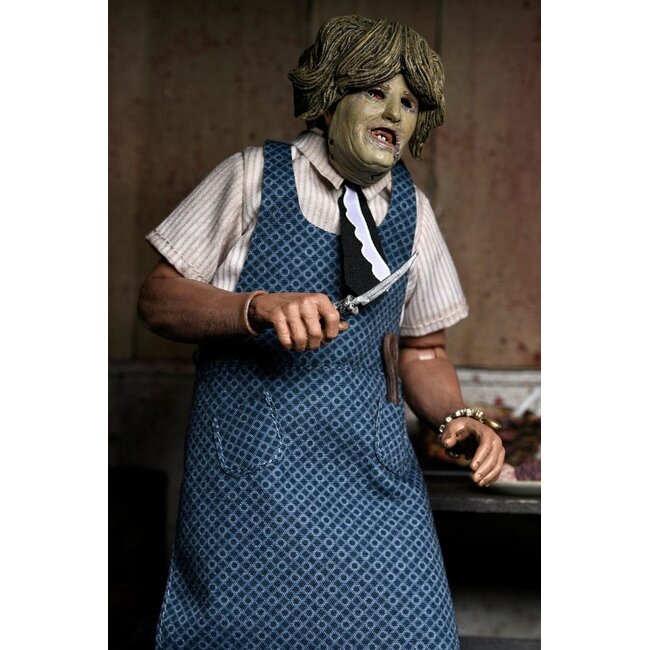 Texas Chainsaw Massacre – Bekleidete Actionfigur Leatherface mit alter Damenmaske, 20 cm
