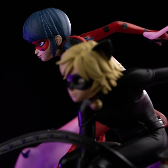 Miraculous Deluxe-Statue im Maßstab 1:10: Ladybug und Cat Noir, signierte Edition, 23 cm