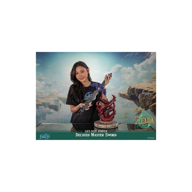 The Legend of Zelda: Tears of the Kingdom – Lebensgroße Statue 1/1 – Verfallenes Master-Schwert, 28 cm